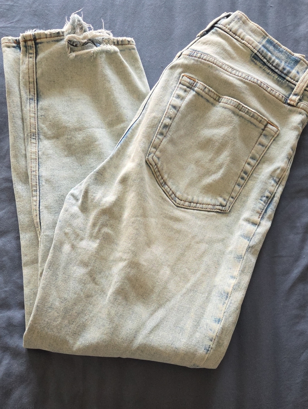 Abercrombie & Fitch Light Wash Relaxed Women’s Jeans Size 6 Regular